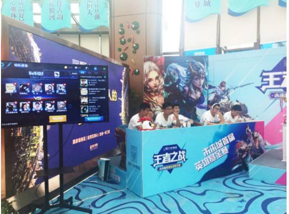 通过引入更 通过引入更