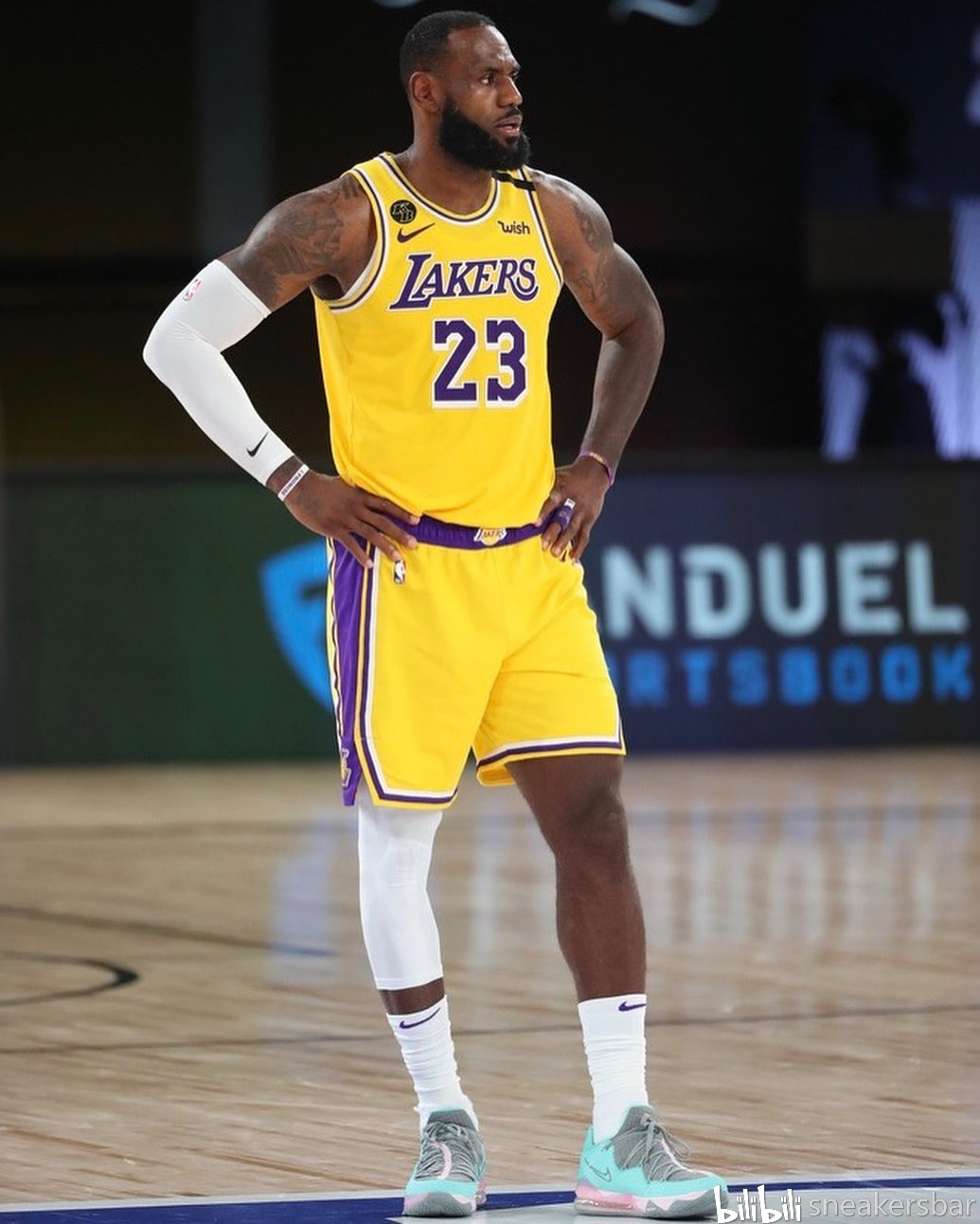 系对累计黄 系对累计黄